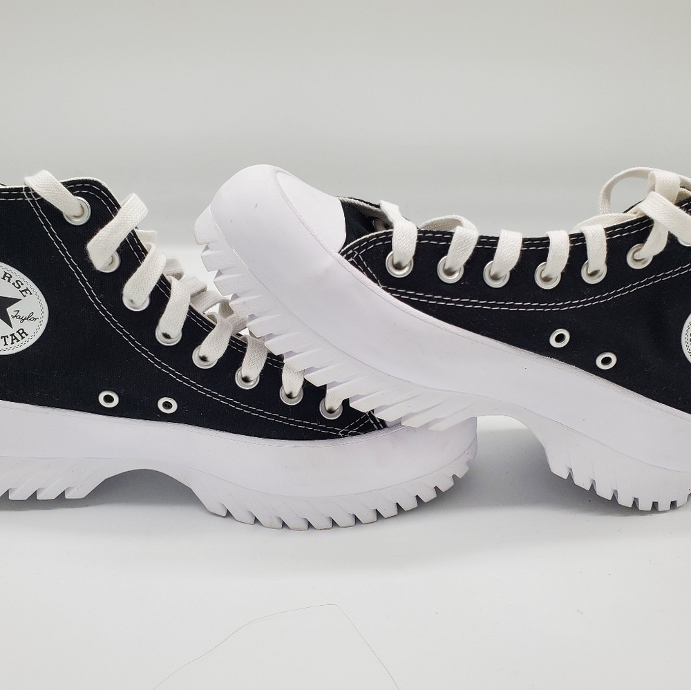 CONVERSE Chuck Taylor All Star Platform Hightop.